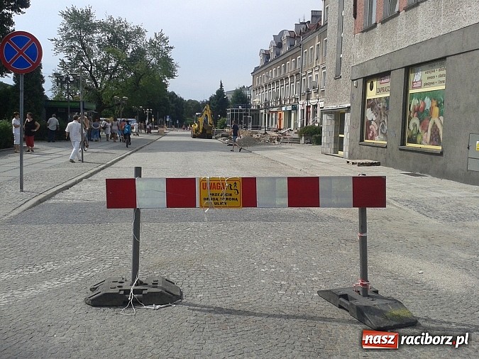 Zdjęcie w galerii na portalu naszraciborz.pl: Dramat na dziesięciolecia. Interwencja Czytelnika w sprawie bruku na Nowej wiadomości z regionu