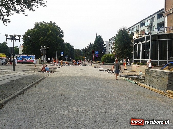 Zdjęcie w galerii na portalu naszraciborz.pl: Dramat na dziesięciolecia. Interwencja Czytelnika w sprawie bruku na Nowej wiadomości z regionu