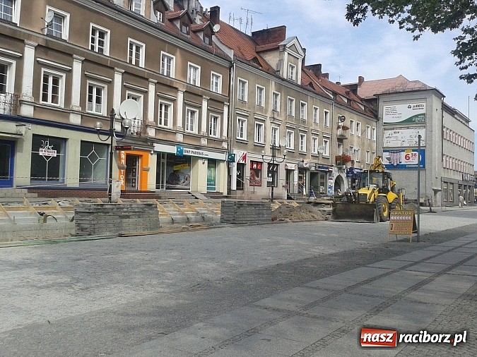 Zdjęcie w galerii na portalu naszraciborz.pl: Dramat na dziesięciolecia. Interwencja Czytelnika w sprawie bruku na Nowej wiadomości z regionu