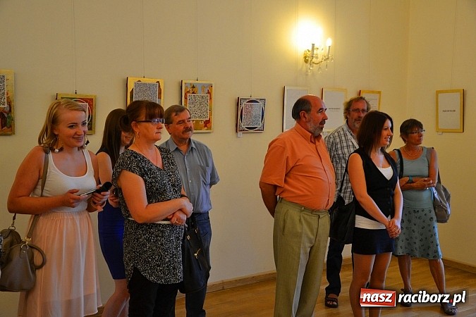 Zdjęcie w galerii na portalu naszraciborz.pl: Sztuka pr&oacute;bowania - wernisaż wystawy prac Grzegorza Tomasiaka na zamku wiadomości z regionu