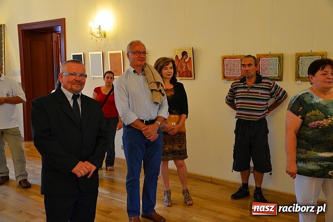 Zdjęcie w galerii na portalu naszraciborz.pl: Sztuka pr&oacute;bowania - wernisaż wystawy prac Grzegorza Tomasiaka na zamku wiadomości z regionu