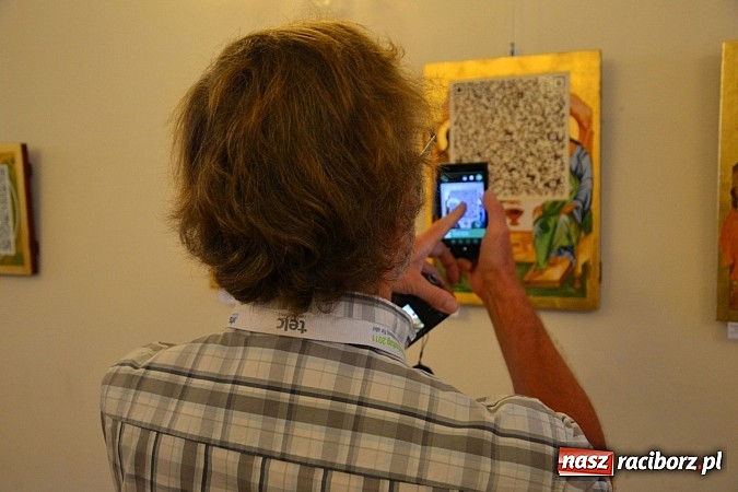 Zdjęcie w galerii na portalu naszraciborz.pl: Sztuka pr&oacute;bowania - wernisaż wystawy prac Grzegorza Tomasiaka na zamku wiadomości z regionu