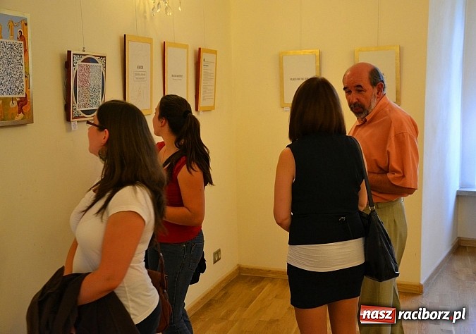 Zdjęcie w galerii na portalu naszraciborz.pl: Sztuka pr&oacute;bowania - wernisaż wystawy prac Grzegorza Tomasiaka na zamku wiadomości z regionu