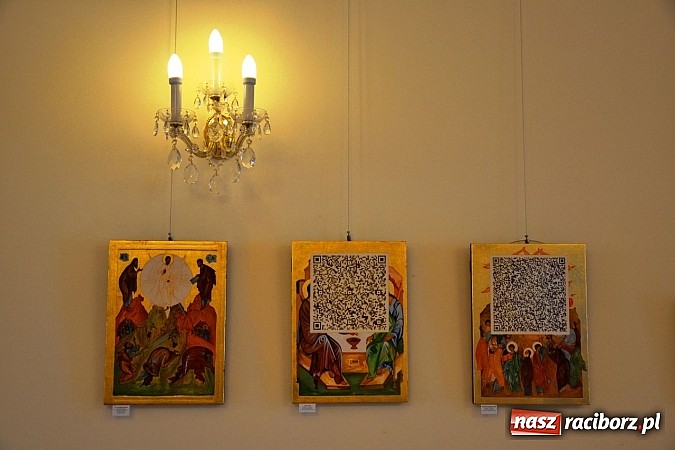 Zdjęcie w galerii na portalu naszraciborz.pl: Sztuka pr&oacute;bowania - wernisaż wystawy prac Grzegorza Tomasiaka na zamku wiadomości z regionu