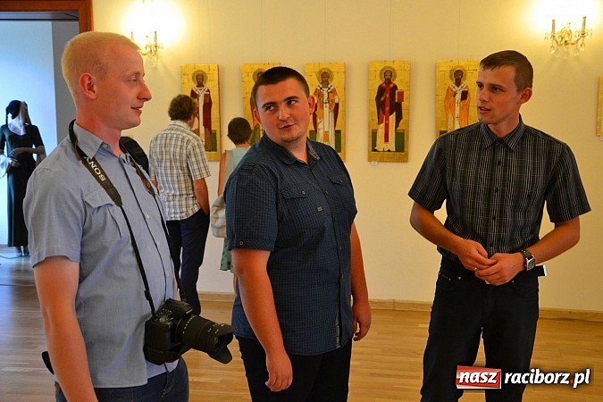 Zdjęcie w galerii na portalu naszraciborz.pl: Sztuka pr&oacute;bowania - wernisaż wystawy prac Grzegorza Tomasiaka na zamku wiadomości z regionu