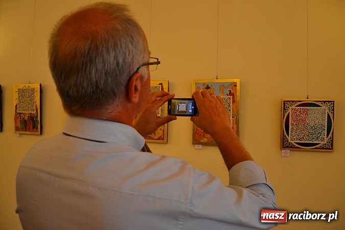 Zdjęcie w galerii na portalu naszraciborz.pl: Sztuka pr&oacute;bowania - wernisaż wystawy prac Grzegorza Tomasiaka na zamku wiadomości z regionu