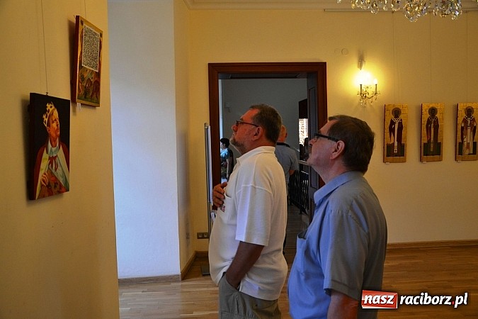 Zdjęcie w galerii na portalu naszraciborz.pl: Sztuka pr&oacute;bowania - wernisaż wystawy prac Grzegorza Tomasiaka na zamku wiadomości z regionu