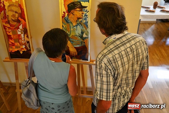 Zdjęcie w galerii na portalu naszraciborz.pl: Sztuka pr&oacute;bowania - wernisaż wystawy prac Grzegorza Tomasiaka na zamku wiadomości z regionu