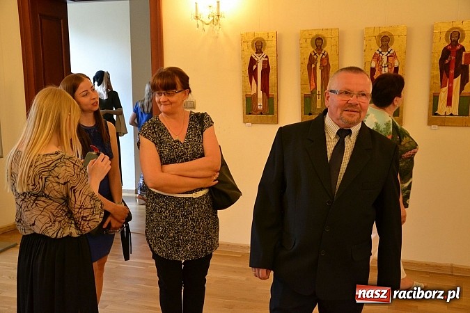 Zdjęcie w galerii na portalu naszraciborz.pl: Sztuka pr&oacute;bowania - wernisaż wystawy prac Grzegorza Tomasiaka na zamku wiadomości z regionu
