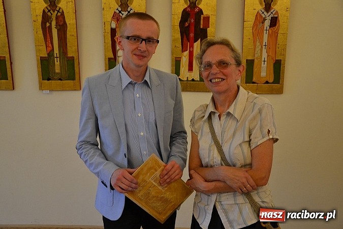 Zdjęcie w galerii na portalu naszraciborz.pl: Sztuka pr&oacute;bowania - wernisaż wystawy prac Grzegorza Tomasiaka na zamku wiadomości z regionu