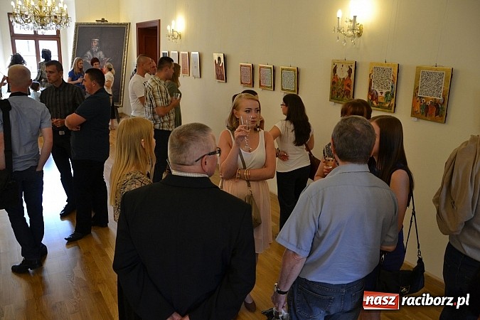 Zdjęcie w galerii na portalu naszraciborz.pl: Sztuka pr&oacute;bowania - wernisaż wystawy prac Grzegorza Tomasiaka na zamku wiadomości z regionu