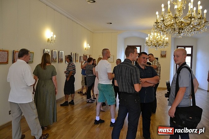 Zdjęcie w galerii na portalu naszraciborz.pl: Sztuka pr&oacute;bowania - wernisaż wystawy prac Grzegorza Tomasiaka na zamku wiadomości z regionu