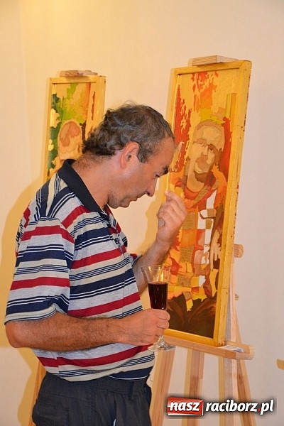 Zdjęcie w galerii na portalu naszraciborz.pl: Sztuka pr&oacute;bowania - wernisaż wystawy prac Grzegorza Tomasiaka na zamku wiadomości z regionu