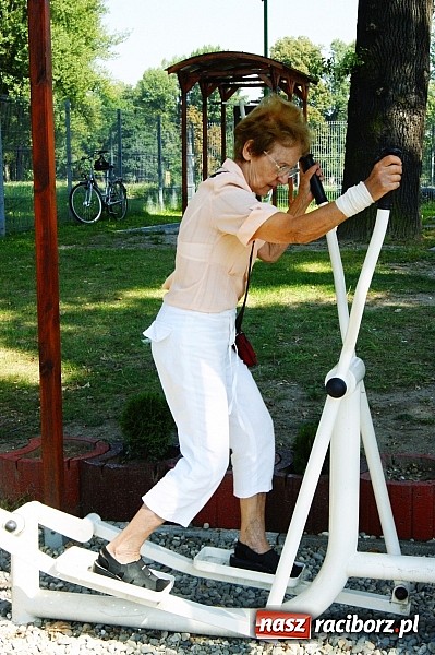 Zdjęcie w galerii na portalu naszraciborz.pl: Chętni ćwiczyli pod okiem fachowca wiadomości z regionu