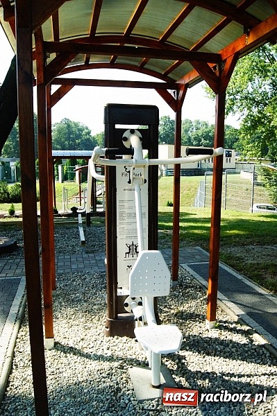 Zdjęcie w galerii na portalu naszraciborz.pl: Chętni ćwiczyli pod okiem fachowca wiadomości z regionu