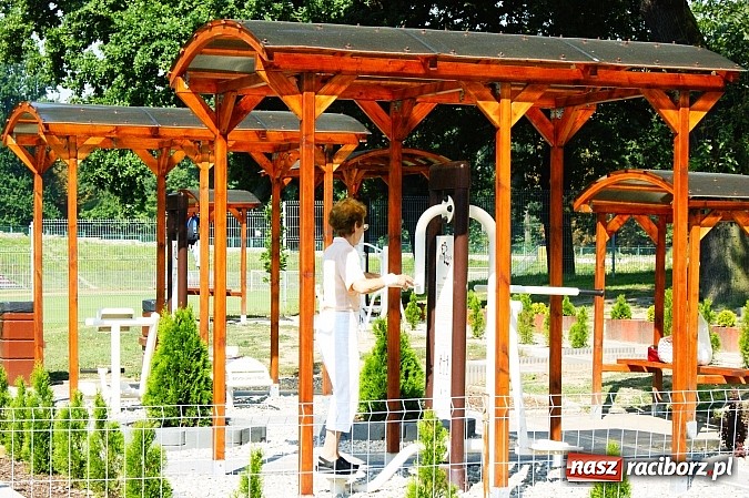 Zdjęcie w galerii na portalu naszraciborz.pl: Chętni ćwiczyli pod okiem fachowca wiadomości z regionu