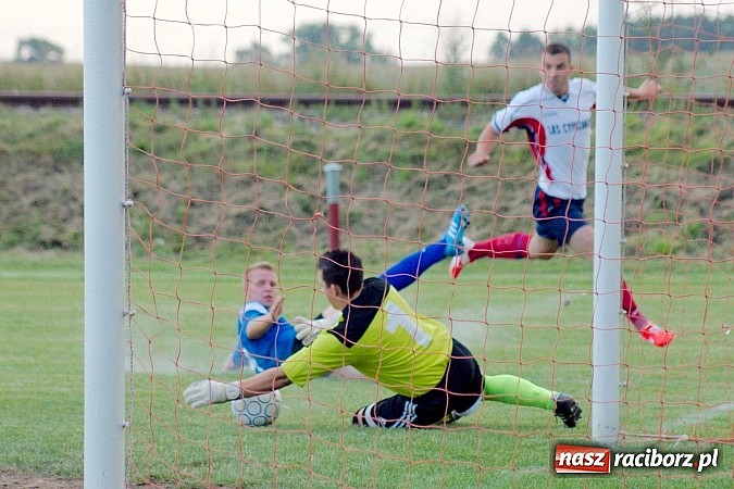 Zdjęcie w galerii na portalu naszraciborz.pl: A klasa: Dwa oblicza Cyprzanowa. Niebo zapłakało nad porażką Studziennej wiadomości z regionu