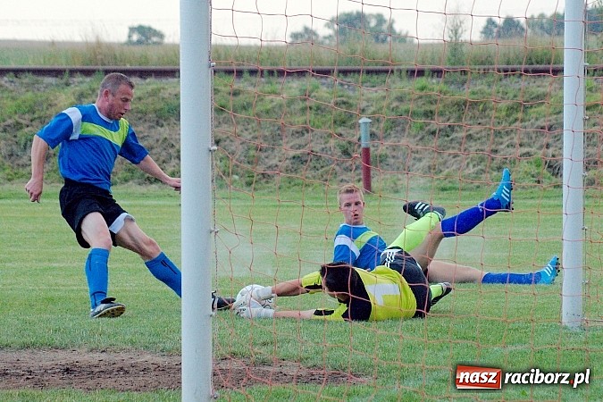 Zdjęcie w galerii na portalu naszraciborz.pl: A klasa: Dwa oblicza Cyprzanowa. Niebo zapłakało nad porażką Studziennej wiadomości z regionu
