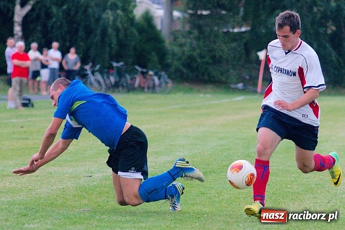 Zdjęcie w galerii na portalu naszraciborz.pl: A klasa: Dwa oblicza Cyprzanowa. Niebo zapłakało nad porażką Studziennej wiadomości z regionu