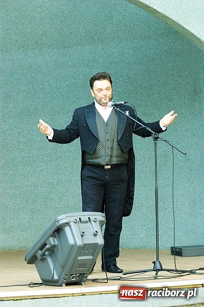 Zdjęcie w galerii na portalu naszraciborz.pl: Swietłana i Juliusz dali koncert w parku Roth wiadomości z regionu