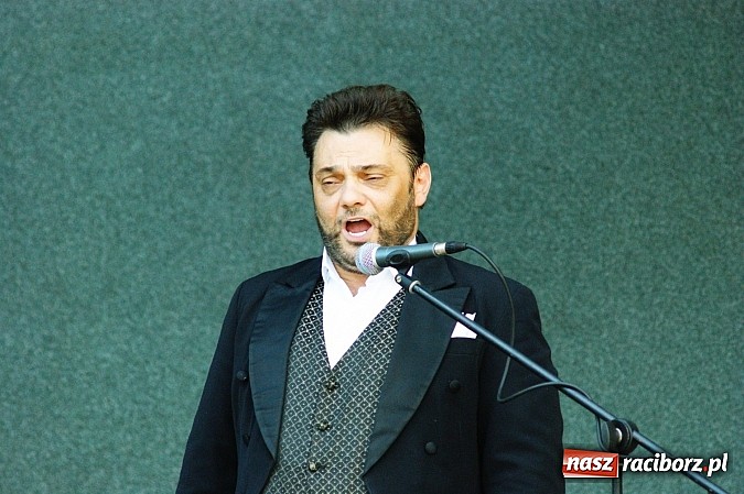 Zdjęcie w galerii na portalu naszraciborz.pl: Swietłana i Juliusz dali koncert w parku Roth wiadomości z regionu