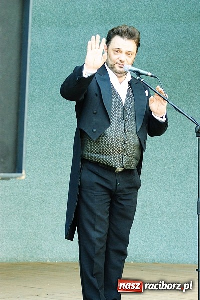 Zdjęcie w galerii na portalu naszraciborz.pl: Swietłana i Juliusz dali koncert w parku Roth wiadomości z regionu