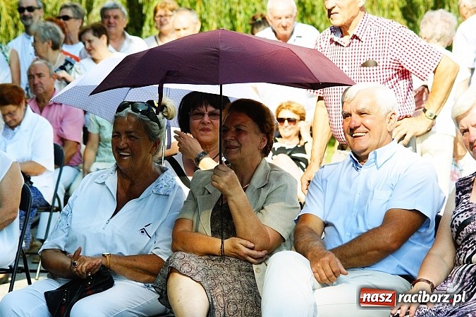 Zdjęcie w galerii na portalu naszraciborz.pl: Swietłana i Juliusz dali koncert w parku Roth wiadomości z regionu