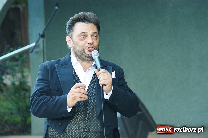 Zdjęcie w galerii na portalu naszraciborz.pl: Swietłana i Juliusz dali koncert w parku Roth wiadomości z regionu