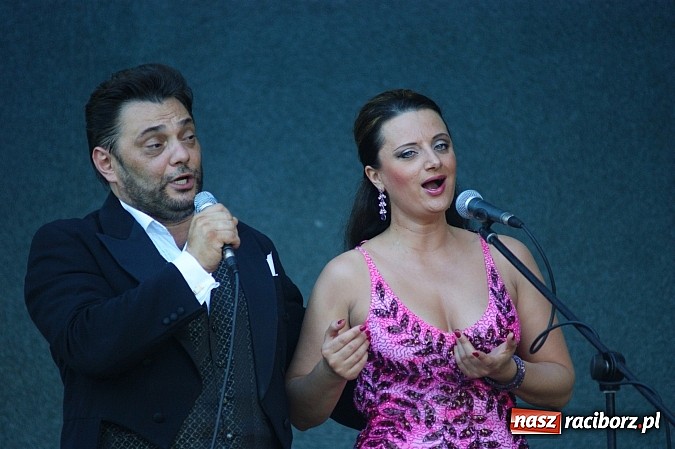 Zdjęcie w galerii na portalu naszraciborz.pl: Swietłana i Juliusz dali koncert w parku Roth wiadomości z regionu