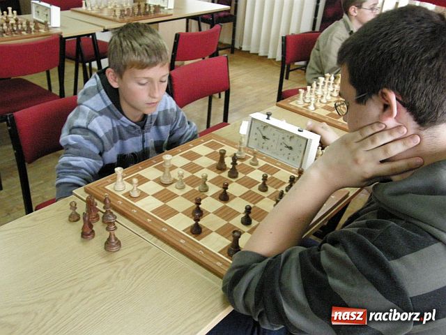 Zdjęcie w galerii na portalu naszraciborz.pl: Wakacyjne szachy w MOS-ie wiadomości z regionu