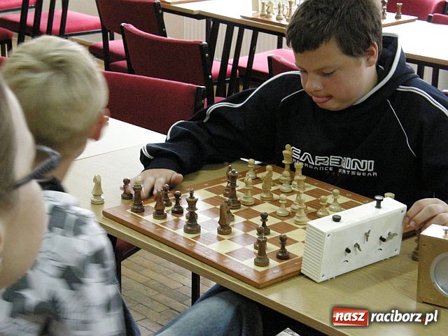 Zdjęcie w galerii na portalu naszraciborz.pl: Wakacyjne szachy w MOS-ie wiadomości z regionu
