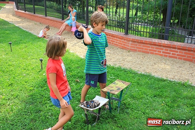 Zdjęcie w galerii na portalu naszraciborz.pl: Gry i zabawy rycerskie na dziedzińcu, czyli ruszyła akcja Zamkowy Zuch 2014 wiadomości z regionu