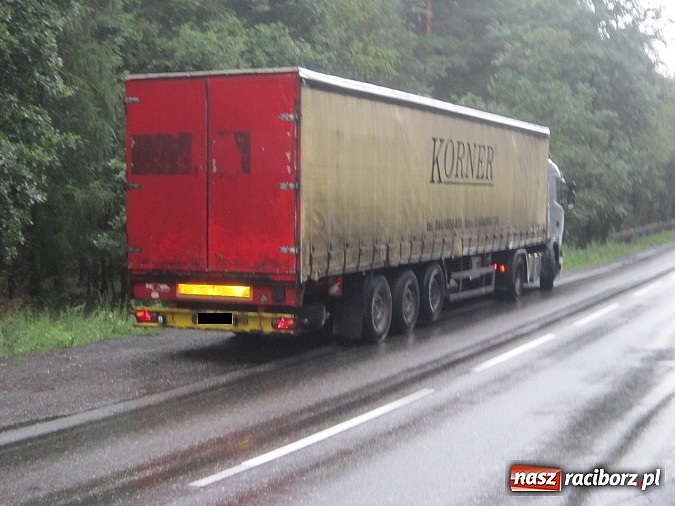 Zdjęcie w galerii na portalu naszraciborz.pl: Kolejne groźne zdarzenie z udziałem TIR-ów na DW 919. O mały włos a doszłoby do zderzenia wiadomości z regionu