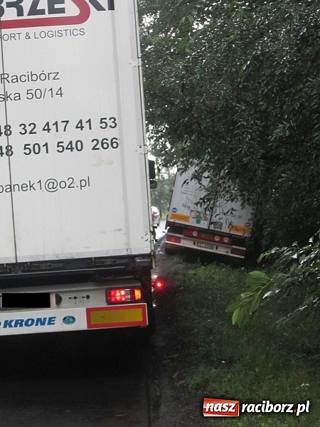 Zdjęcie w galerii na portalu naszraciborz.pl: Kolejne groźne zdarzenie z udziałem TIR-ów na DW 919. O mały włos a doszłoby do zderzenia wiadomości z regionu