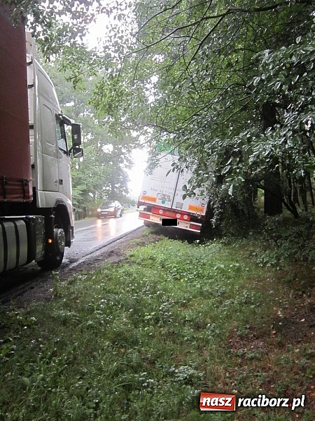 Zdjęcie w galerii na portalu naszraciborz.pl: Kolejne groźne zdarzenie z udziałem TIR-ów na DW 919. O mały włos a doszłoby do zderzenia wiadomości z regionu
