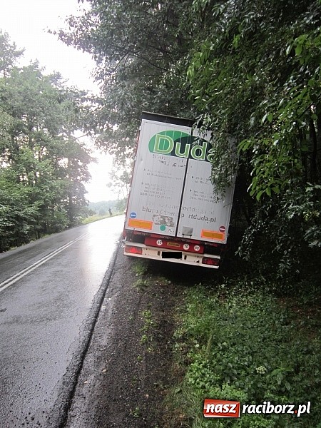 Zdjęcie w galerii na portalu naszraciborz.pl: Kolejne groźne zdarzenie z udziałem TIR-ów na DW 919. O mały włos a doszłoby do zderzenia wiadomości z regionu