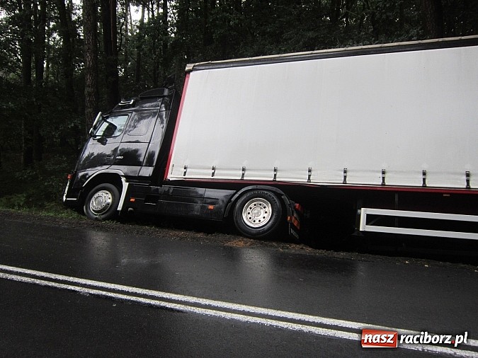 Zdjęcie w galerii na portalu naszraciborz.pl: Kolejne groźne zdarzenie z udziałem TIR-ów na DW 919. O mały włos a doszłoby do zderzenia wiadomości z regionu