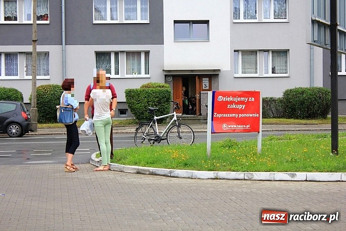 Zdjęcie w galerii na portalu naszraciborz.pl: Wypadek na Łąkowej. Ranny rowerzysta wiadomości z regionu