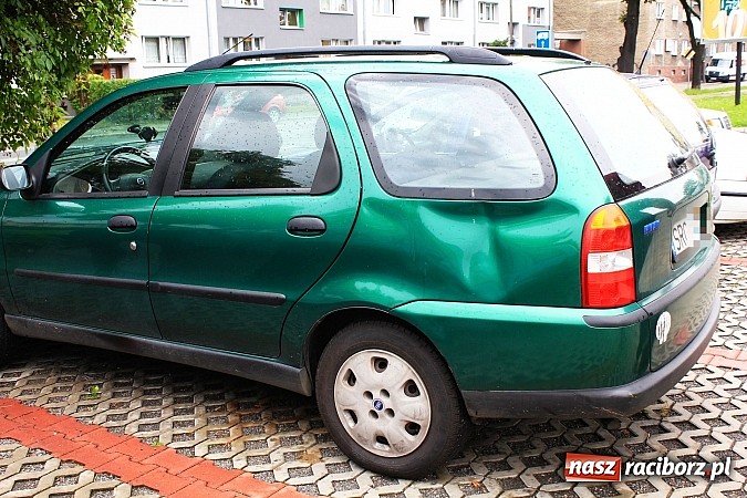 Zdjęcie w galerii na portalu naszraciborz.pl: Wypadek na Łąkowej. Ranny rowerzysta wiadomości z regionu