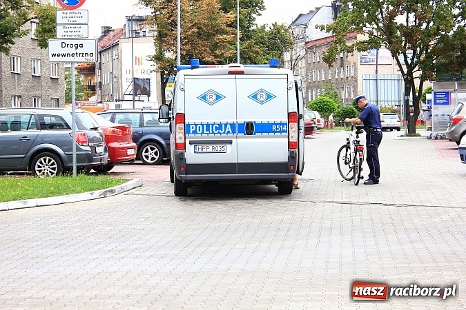 Zdjęcie w galerii na portalu naszraciborz.pl: Wypadek na Łąkowej. Ranny rowerzysta wiadomości z regionu