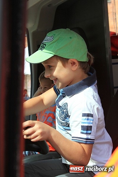 Zdjęcie w galerii na portalu naszraciborz.pl: Strażacy i ratownicy w akcji na Zamku. Rozcięli wrak, udzielili pierwszej pomocy wiadomości z regionu