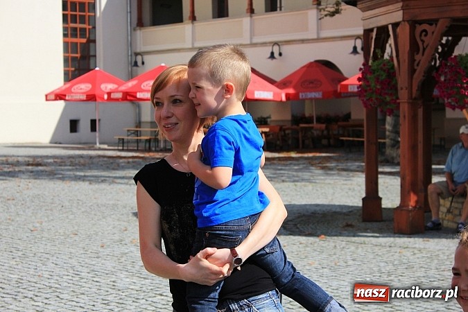 Zdjęcie w galerii na portalu naszraciborz.pl: Strażacy i ratownicy w akcji na Zamku. Rozcięli wrak, udzielili pierwszej pomocy wiadomości z regionu