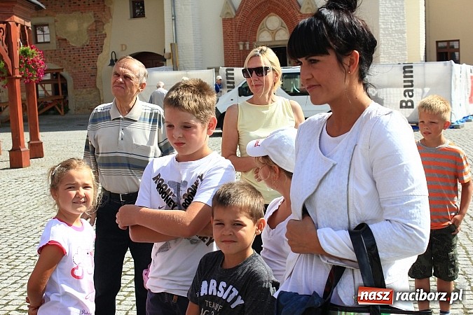 Zdjęcie w galerii na portalu naszraciborz.pl: Strażacy i ratownicy w akcji na Zamku. Rozcięli wrak, udzielili pierwszej pomocy wiadomości z regionu