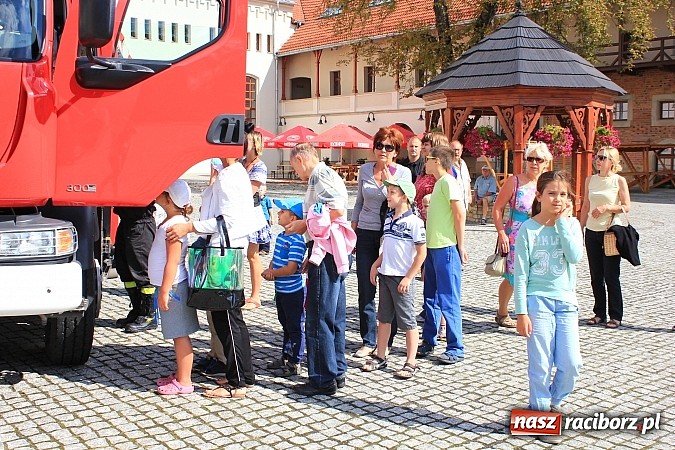 Zdjęcie w galerii na portalu naszraciborz.pl: Strażacy i ratownicy w akcji na Zamku. Rozcięli wrak, udzielili pierwszej pomocy wiadomości z regionu