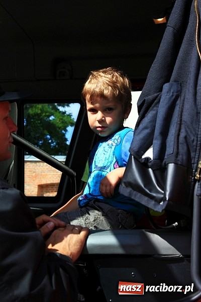 Zdjęcie w galerii na portalu naszraciborz.pl: Strażacy i ratownicy w akcji na Zamku. Rozcięli wrak, udzielili pierwszej pomocy wiadomości z regionu