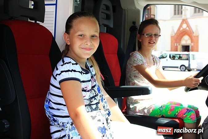 Zdjęcie w galerii na portalu naszraciborz.pl: Strażacy i ratownicy w akcji na Zamku. Rozcięli wrak, udzielili pierwszej pomocy wiadomości z regionu