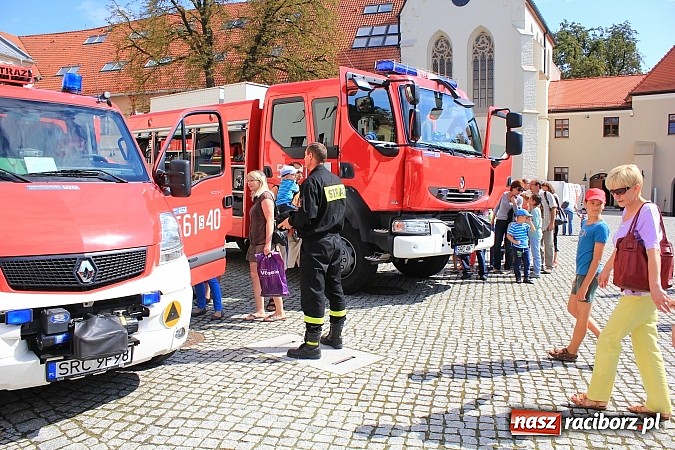 Zdjęcie w galerii na portalu naszraciborz.pl: Strażacy i ratownicy w akcji na Zamku. Rozcięli wrak, udzielili pierwszej pomocy wiadomości z regionu