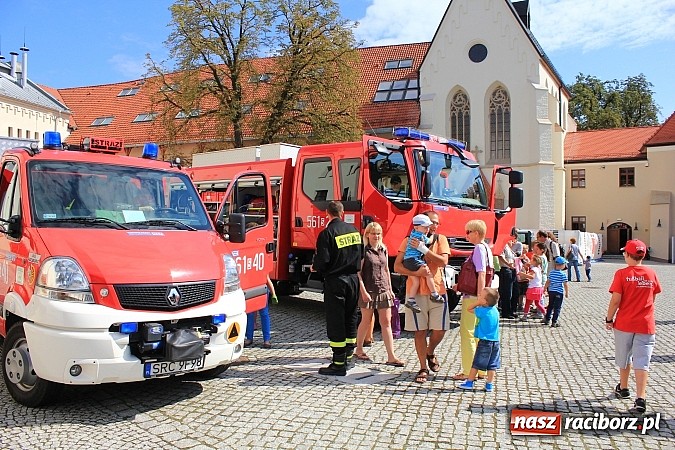 Zdjęcie w galerii na portalu naszraciborz.pl: Strażacy i ratownicy w akcji na Zamku. Rozcięli wrak, udzielili pierwszej pomocy wiadomości z regionu