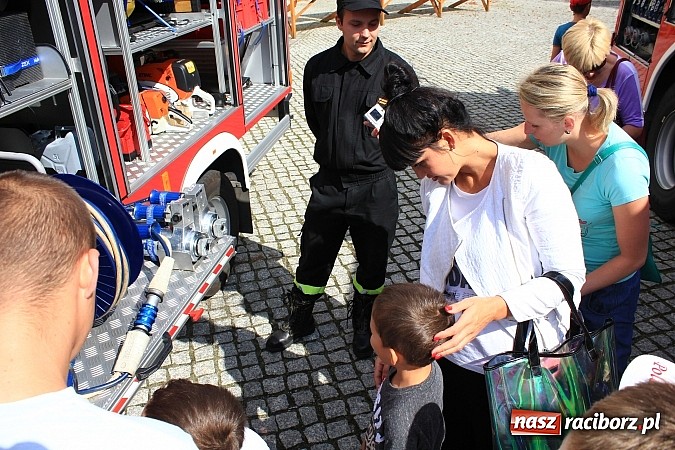 Zdjęcie w galerii na portalu naszraciborz.pl: Strażacy i ratownicy w akcji na Zamku. Rozcięli wrak, udzielili pierwszej pomocy wiadomości z regionu