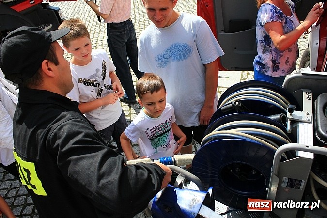 Zdjęcie w galerii na portalu naszraciborz.pl: Strażacy i ratownicy w akcji na Zamku. Rozcięli wrak, udzielili pierwszej pomocy wiadomości z regionu